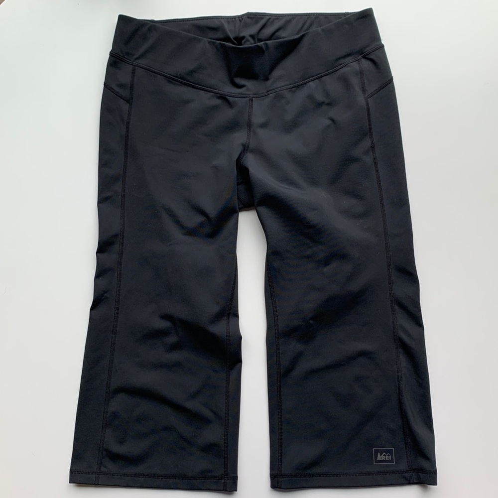 Black REI Capri Wide Legged Workout Pants Size Small